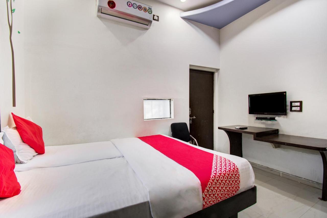 Oyo 11548 Hotel Mrunal Palace Aurangabad  Bagian luar foto