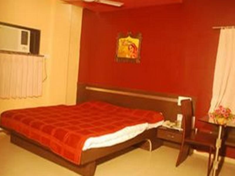 Oyo 11548 Hotel Mrunal Palace Aurangabad  Bagian luar foto