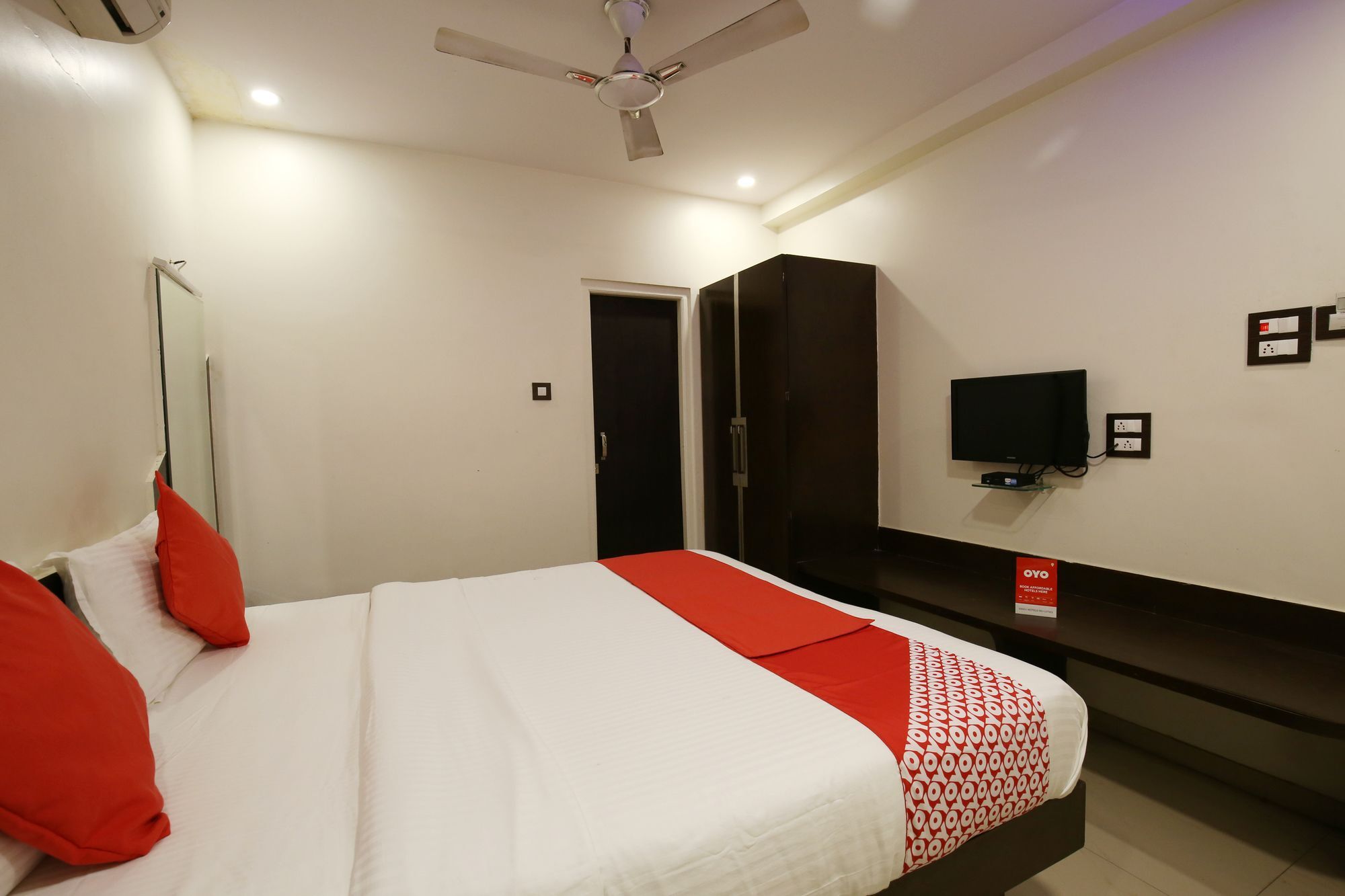 Oyo 11548 Hotel Mrunal Palace Aurangabad  Bagian luar foto